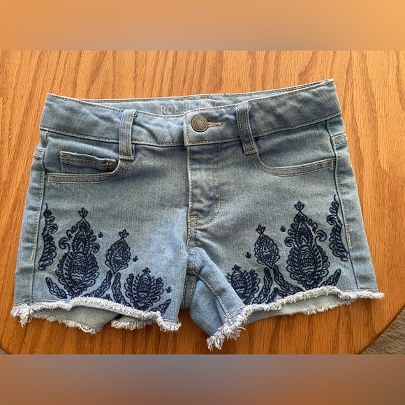 Roebuck & Co Light Blue Embroidered Denim Shorts Girls sz 8 - Picture 1 of 8